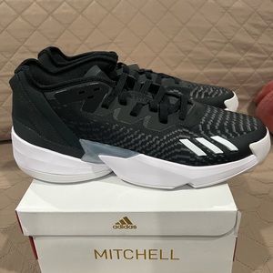 Adidas DON Issue 4 Basketball Sneakers Men’s 11.5 Black NWB